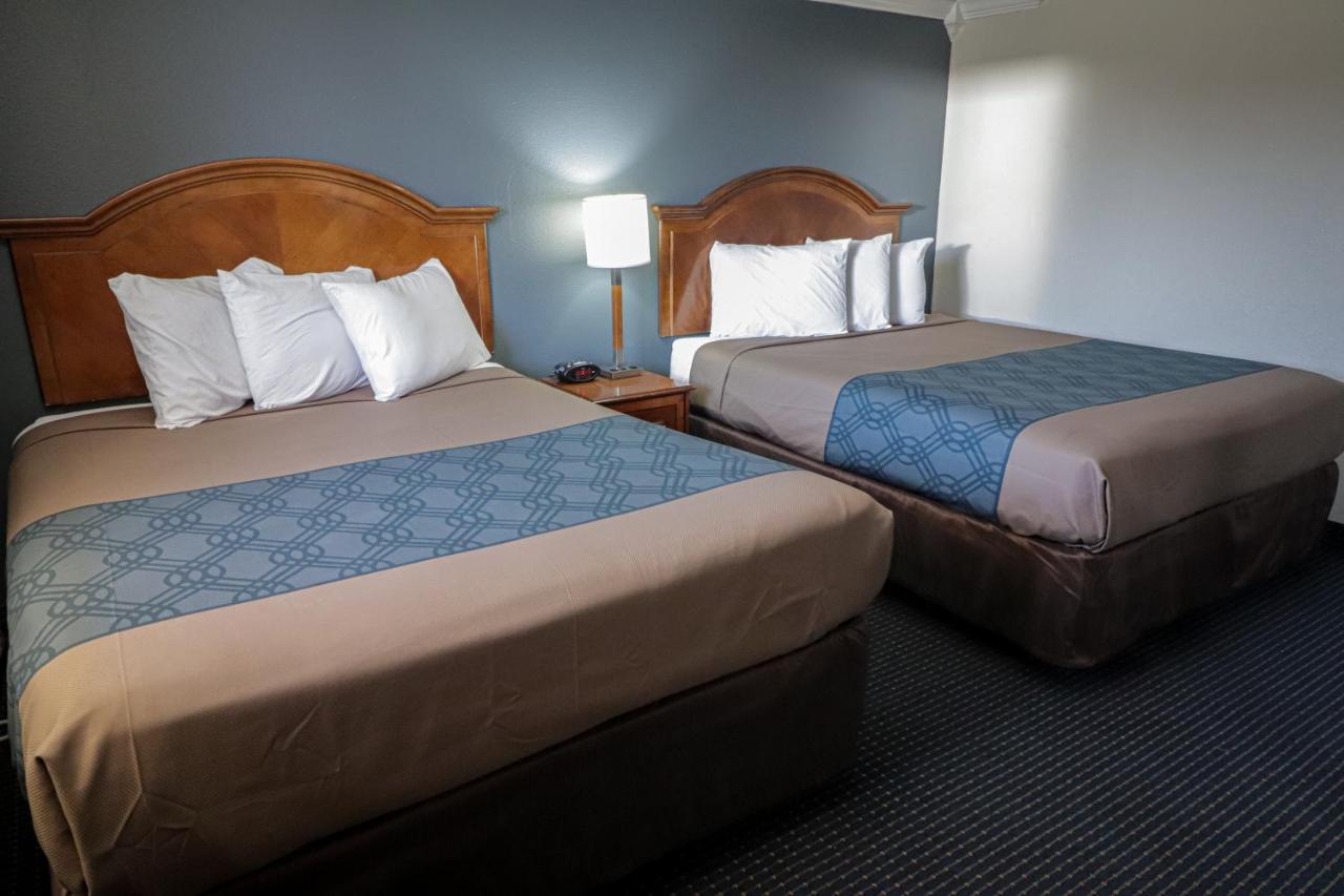 University Inn & Suites Сан-Антонио Экстерьер фото