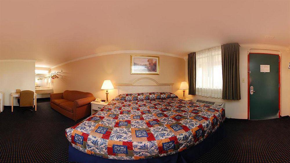 University Inn & Suites Сан-Антонио Экстерьер фото