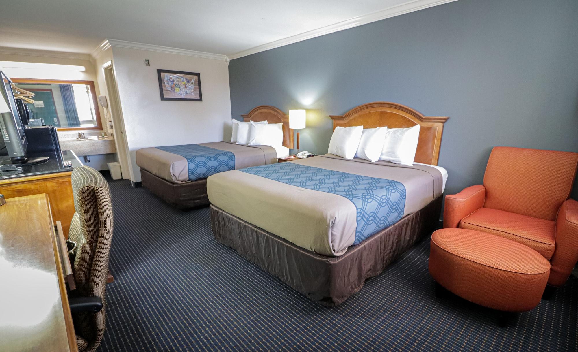 University Inn & Suites Сан-Антонио Экстерьер фото