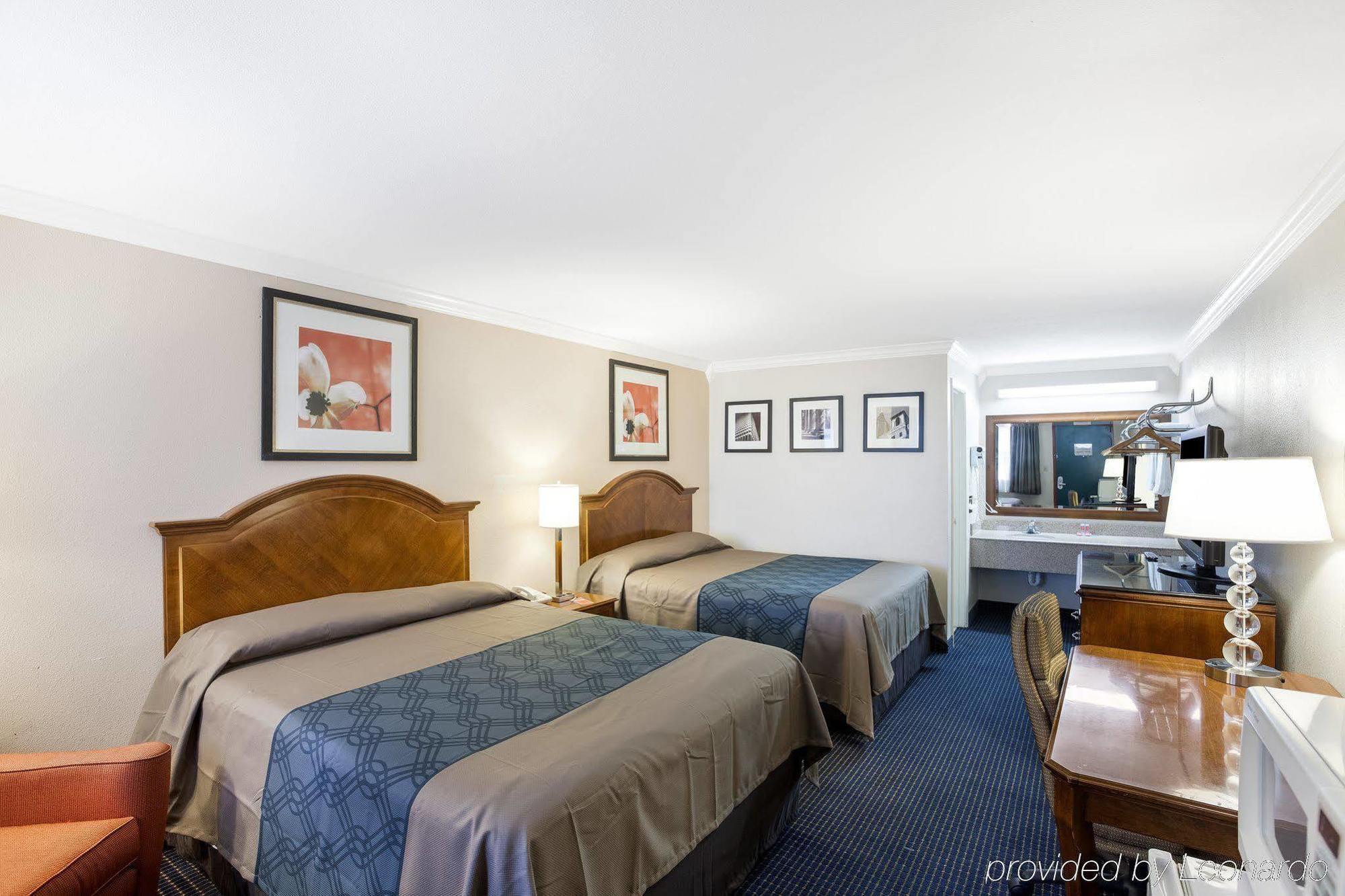 University Inn & Suites Сан-Антонио Экстерьер фото