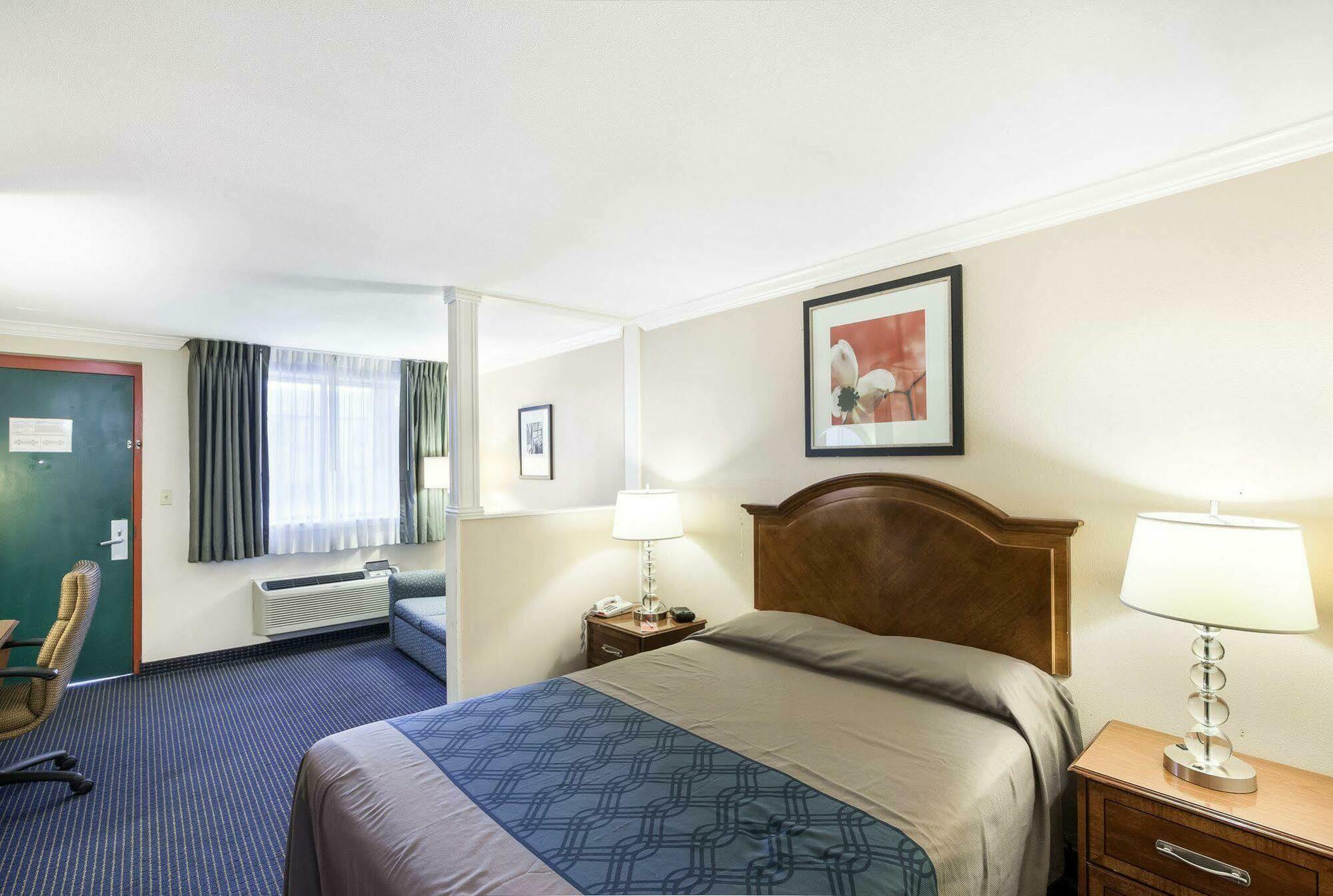 University Inn & Suites Сан-Антонио Экстерьер фото