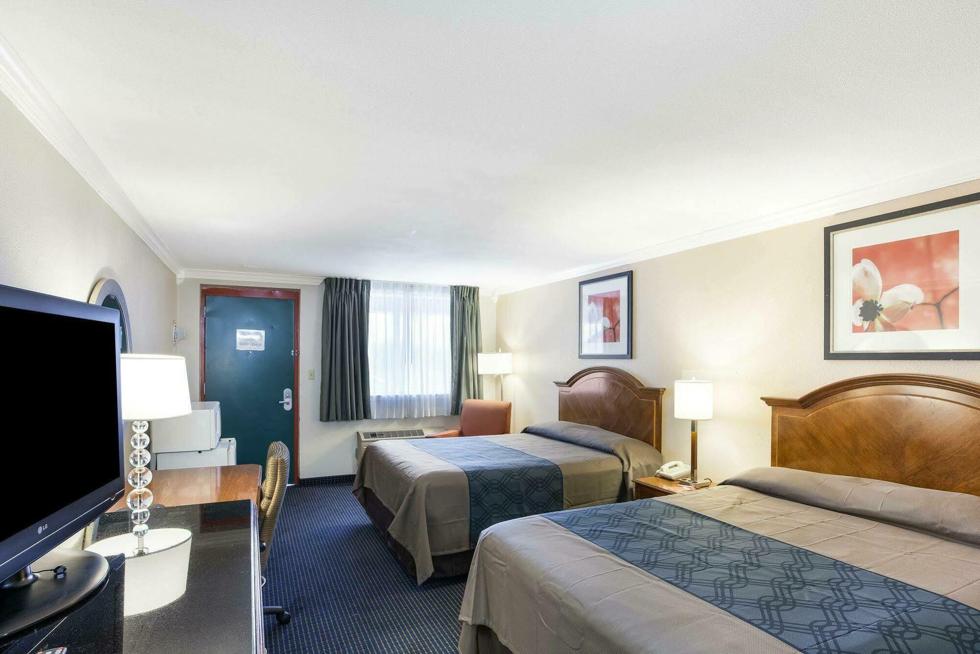 University Inn & Suites Сан-Антонио Экстерьер фото
