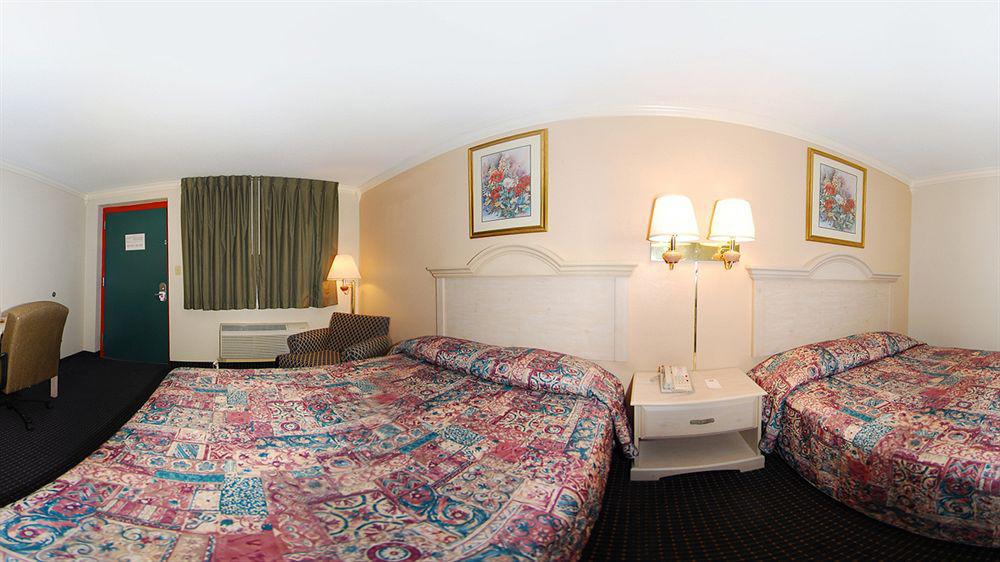 University Inn & Suites Сан-Антонио Экстерьер фото